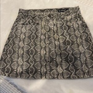 Blank NYC  Reptile Pattern Skirt in Black and Gray
